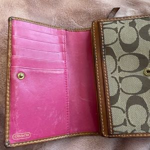Coach wallet !!